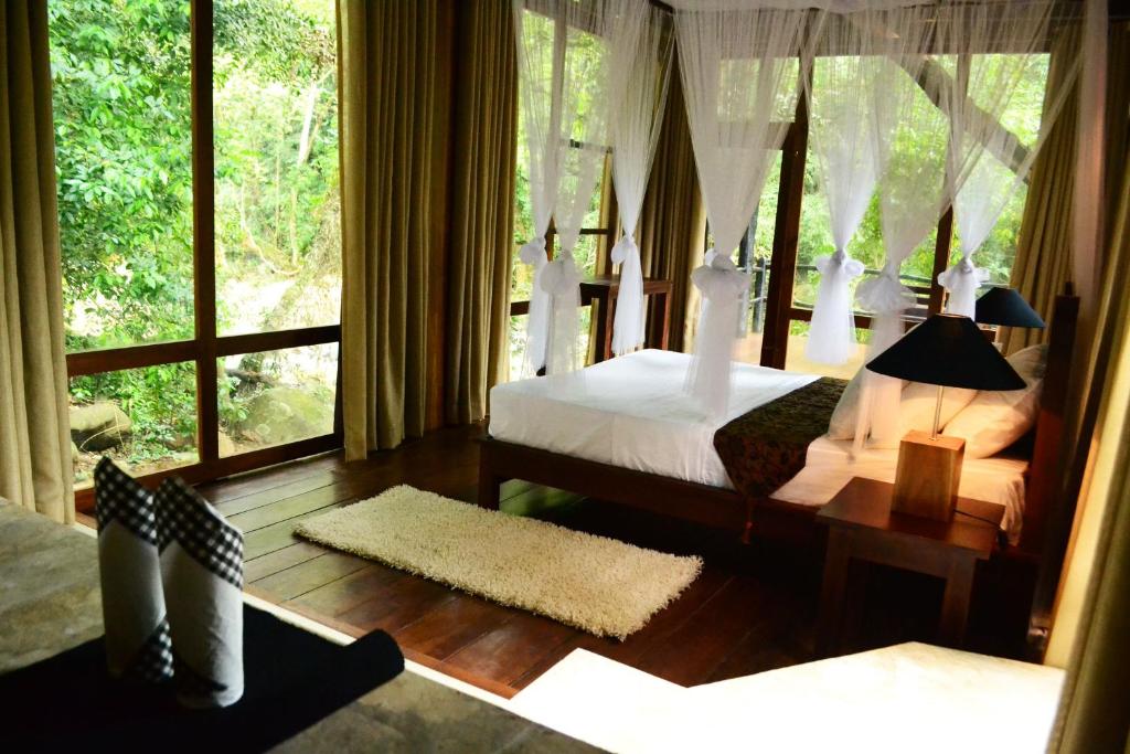 Ella hotels